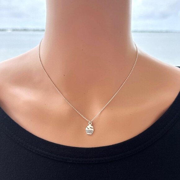 Liz Claiborne Cupcake Pendant Necklace Silver Tone - Picture 1 of 3